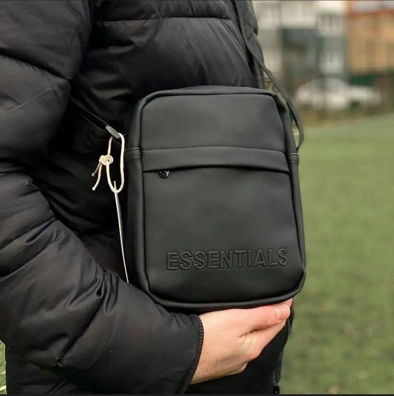 كروس اسود Essentials